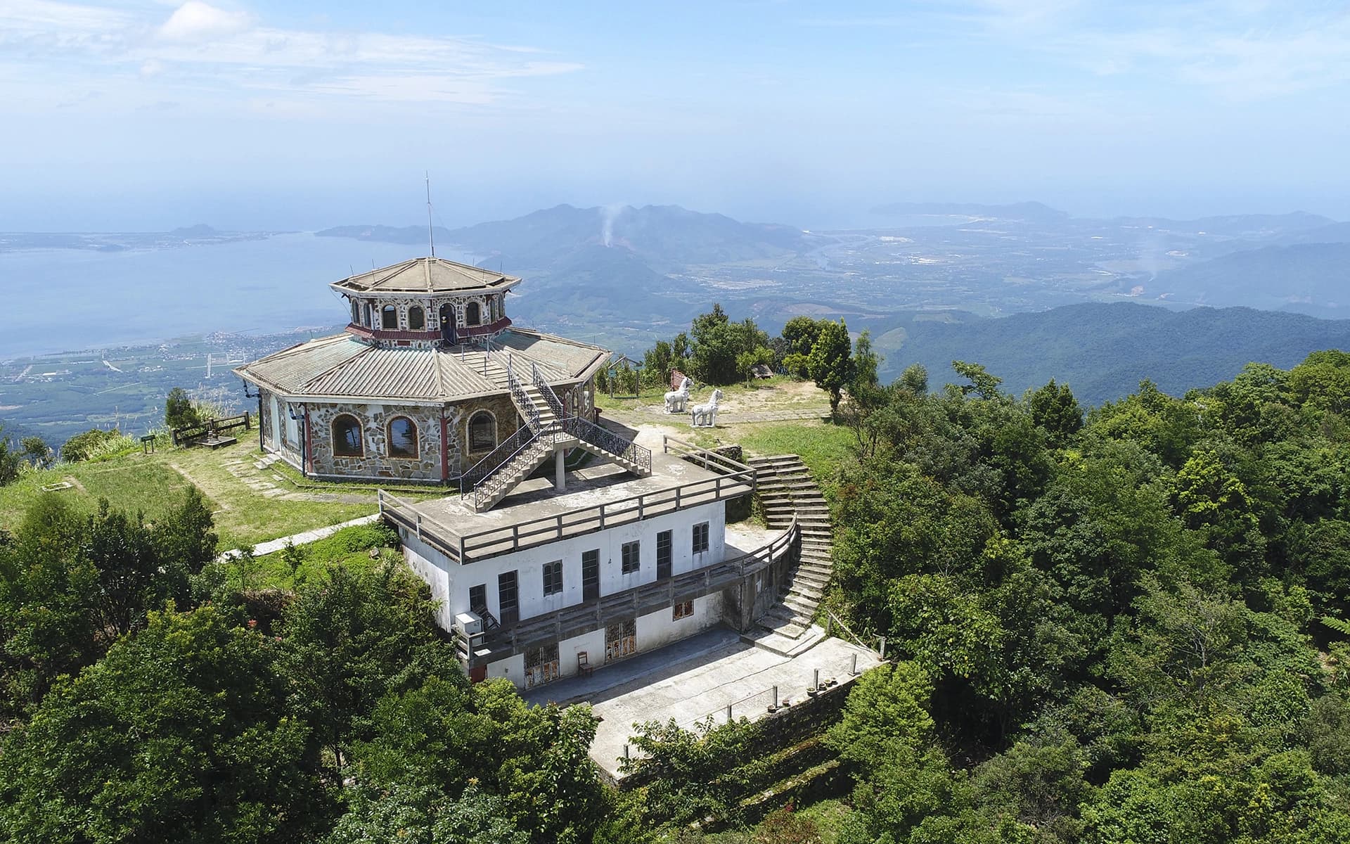 Bạch Mã Trekking